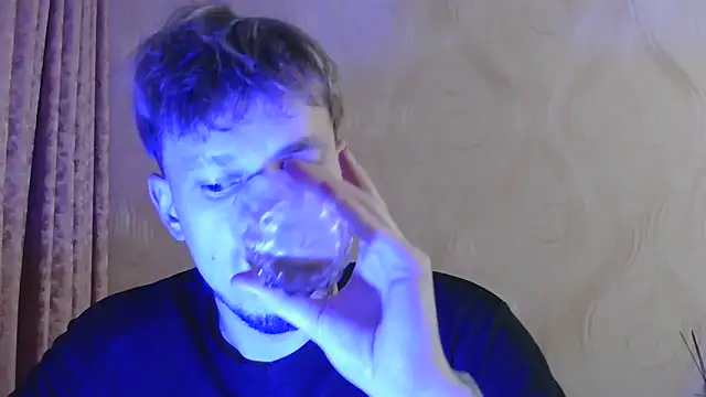 Snapshot of frama666 chatting on November 2025 07:02:01 PM frama666 online show from November 2025 07:02:01 PM