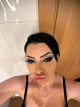 Snapshot of Mia_Splash chatting on November 2025 08:33:02 PM Mia Splash online show from November 2025 08:33:02 PM