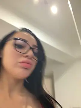 Snapshot of Mia_Splash chatting on December 2025 03:19:02 PM Mia Splash online show from December 2025 03:19:02 PM