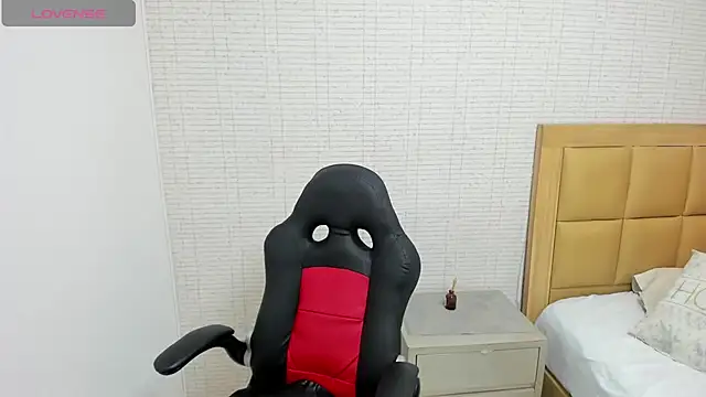 Snapshot of MEGANZARICK chatting on October 2025 12:25:02 PM MEGANZARICK online show from October 2025 12:25:02 PM