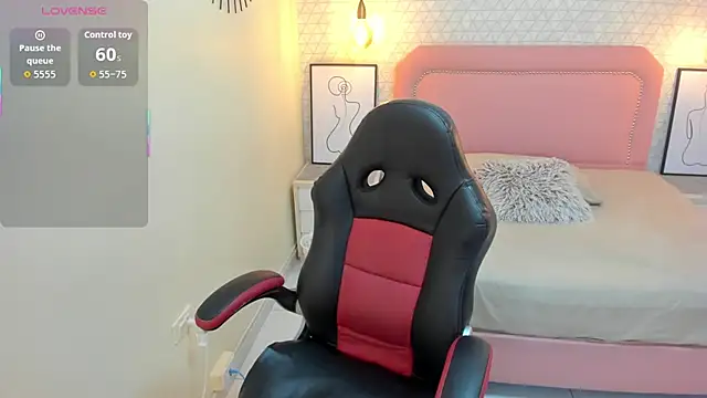 Snapshot of MEGANZARICK chatting on October 2025 01:19:01 PM MEGANZARICK online show from October 2025 01:19:01 PM