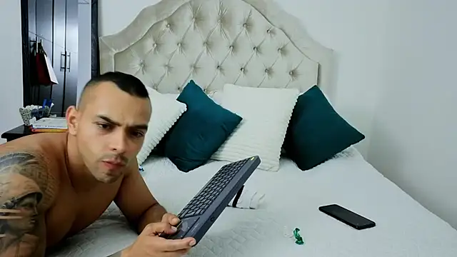 Bastiandelux online show from October 2025 11:36:02 PM