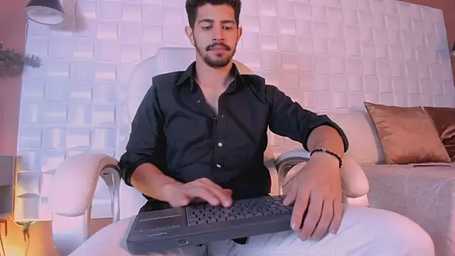 AlejandroStormm online show from March 2025 08:19:01 PM