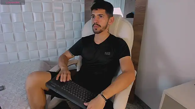 AlejandroStormm online show from October 2025 09:15:01 PM