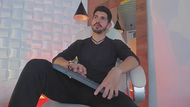 AlejandroStormm online show from October 2025 09:04:02 PM