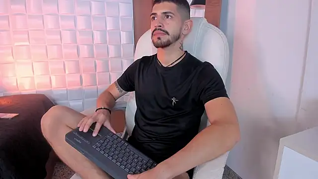 AlejandroStormm online show from October 2025 02:50:02 AM