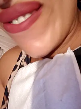 Sexlove1xo online show from November 2025 12:57:02 AM