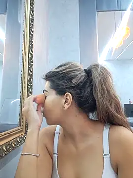 Snapshot of Bella_Posh chatting on October 2025 05:49:02 AM Bella Posh online show from October 2025 05:49:02 AM