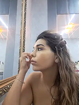 Snapshot of Bella_Posh chatting on November 2025 05:42:02 AM Bella Posh online show from November 2025 05:42:02 AM