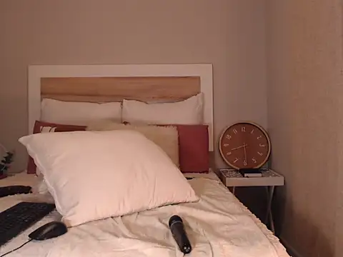 Bee Bella1 online show from September 2025 06:29:02 PM