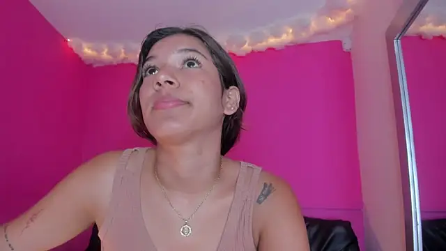 Snapshot of violett_24_ chatting on February 2025 12:14:02 PM violett 24 online show from February 2025 12:14:02 PM