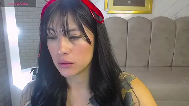 Isabella Collen v online show from April 2026 01:12:01 PM