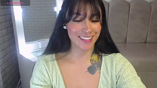 Isabella Collen v online show from April 2026 01:13:02 PM