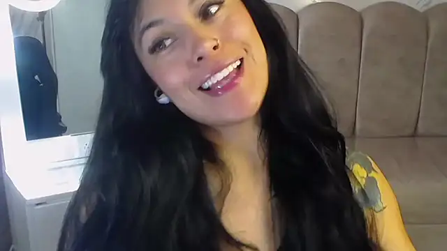 Isabella Collen v online show from April 2026 05:41:02 PM