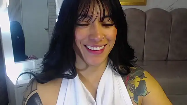 Isabella Collen v online show from May 2026 01:05:02 PM