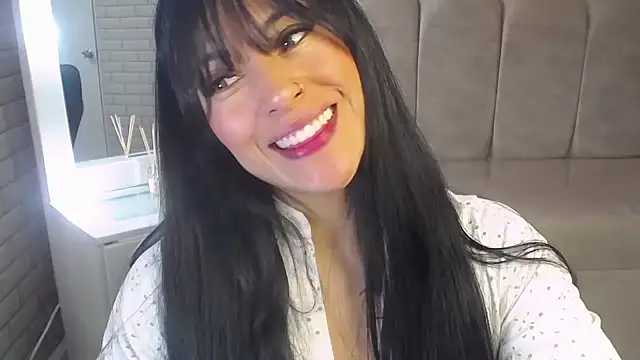 Isabella Collen v online show from May 2026 01:16:01 PM