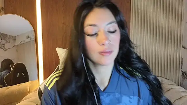 Isabella Collen v online show from July 2026 01:06:01 PM