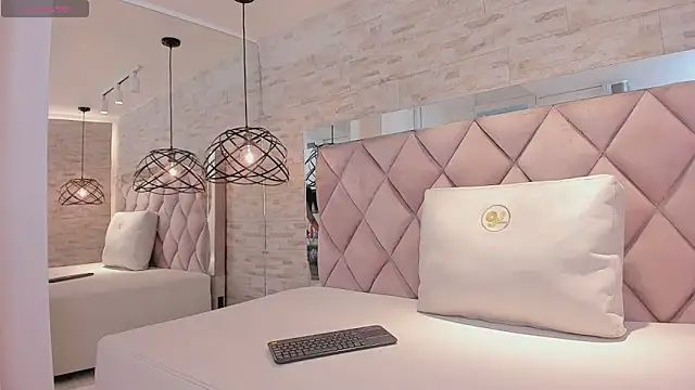 celene midnight online show from March 2025 07:12:01 PM