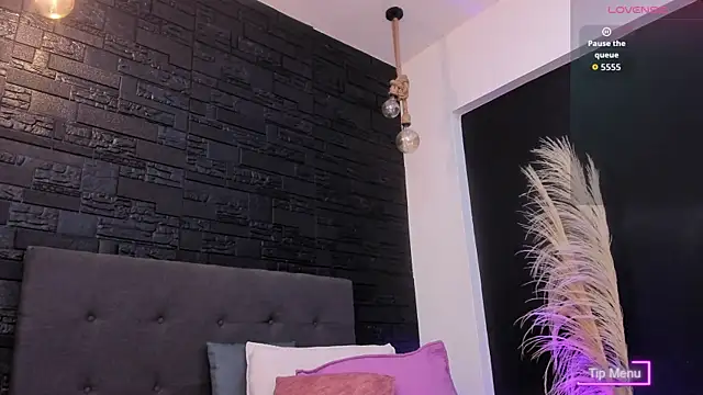 Maite Smith  online show from October 2025 12:15:02 PM