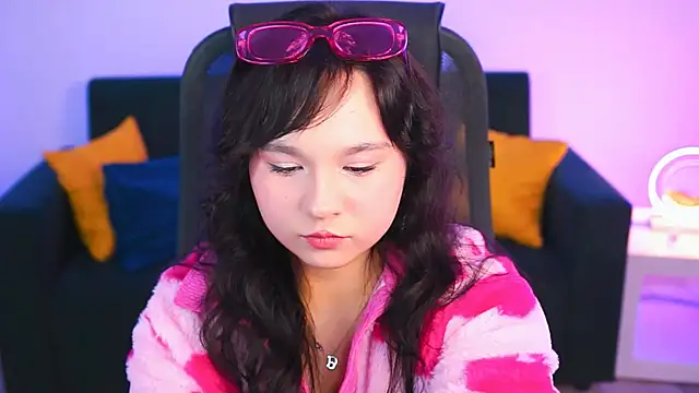 Snapshot of HanaWise chatting on February 2025 08:06:01 AM HanaWise online show from February 2025 08:06:01 AM