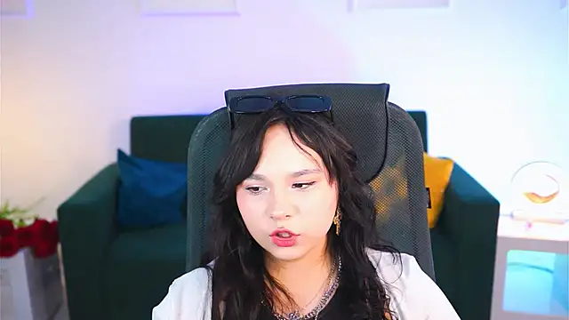 Snapshot of HanaWise chatting on February 2025 11:09:02 AM HanaWise online show from February 2025 11:09:02 AM