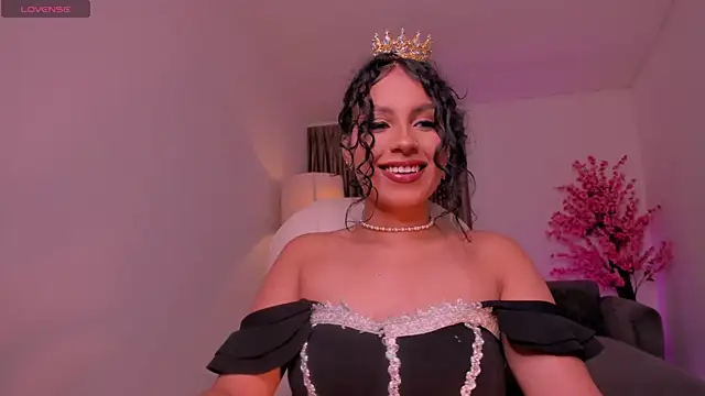 hannah thomson  online show from November 2025 03:52:02 AM