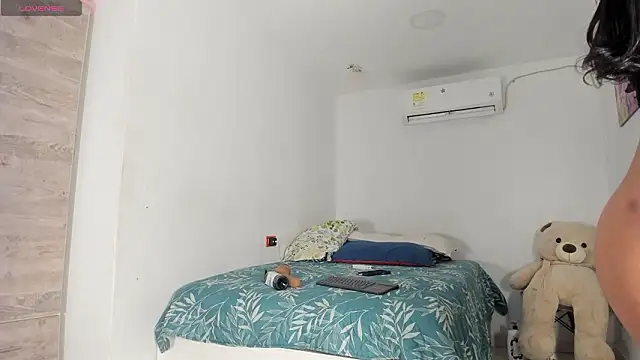 flor herrera01 online show from February 2026 04:32:01 AM