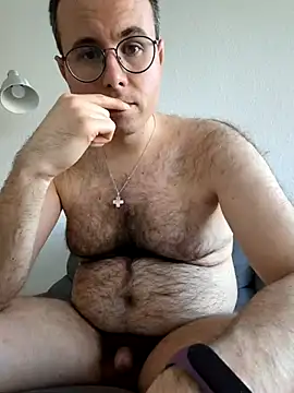 Simonudist online show from March 2026 04:32:02 PM