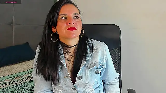 laura hotties online show from March 2025 01:30:02 PM