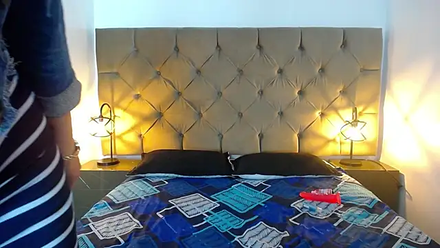 laura hotties online show from March 2025 12:50:02 PM