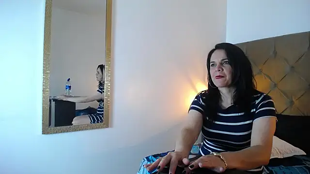 laura hotties online show from March 2025 03:57:02 PM