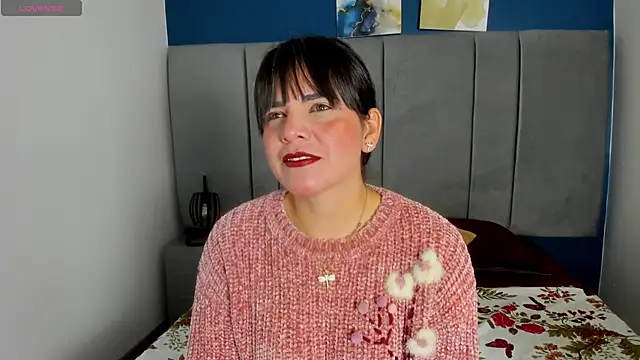 laura hotties online show from October 2025 01:20:01 PM