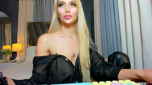 Snapshot of KylieSonique chatting on June 2026 03:19:02 AM KylieSonique online show from June 2026 03:19:02 AM