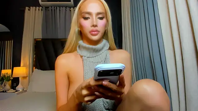 Snapshot of KylieSonique chatting on July 2026 02:25:02 AM KylieSonique online show from July 2026 02:25:02 AM