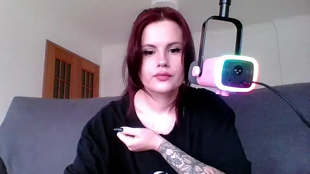 Snapshot of Della_Ideal chatting on February 2025 11:03:01 AM Della Ideal online show from February 2025 11:03:01 AM