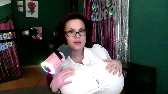 Snapshot of Della_Ideal chatting on March 2025 08:27:02 PM Della Ideal online show from March 2025 08:27:02 PM