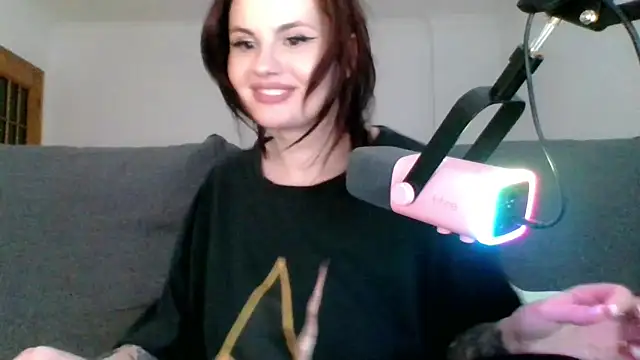 Snapshot of Della_Ideal chatting on March 2025 08:42:02 PM Della Ideal online show from March 2025 08:42:02 PM