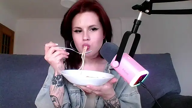 Snapshot of Della_Ideal chatting on March 2025 05:33:01 PM Della Ideal online show from March 2025 05:33:01 PM