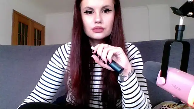 Snapshot of Della_Ideal chatting on March 2025 04:23:02 PM Della Ideal online show from March 2025 04:23:02 PM