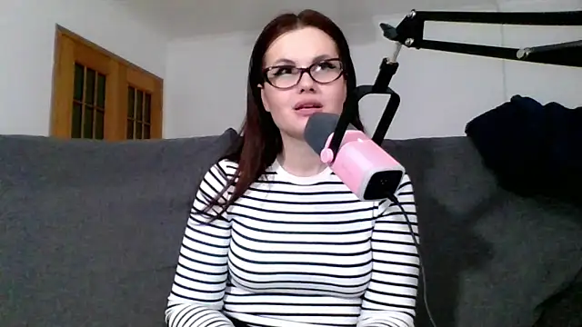 Snapshot of Della_Ideal chatting on March 2025 10:31:02 PM Della Ideal online show from March 2025 10:31:02 PM