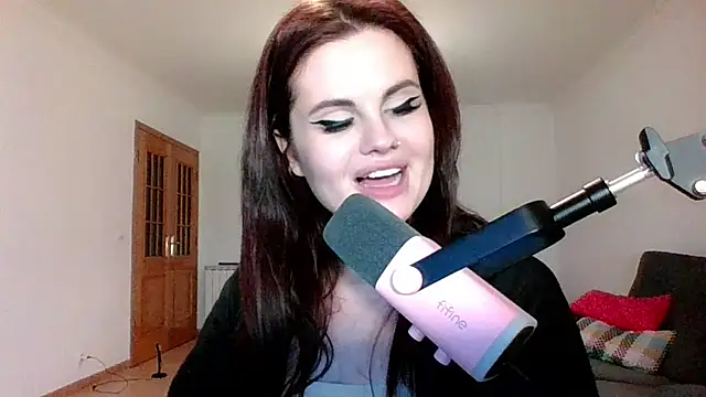 Snapshot of Della_Ideal chatting on March 2025 06:31:01 PM Della Ideal online show from March 2025 06:31:01 PM