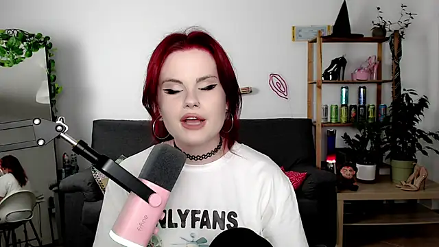 Snapshot of Della_Ideal chatting on September 2025 04:41:01 PM Della Ideal online show from September 2025 04:41:01 PM