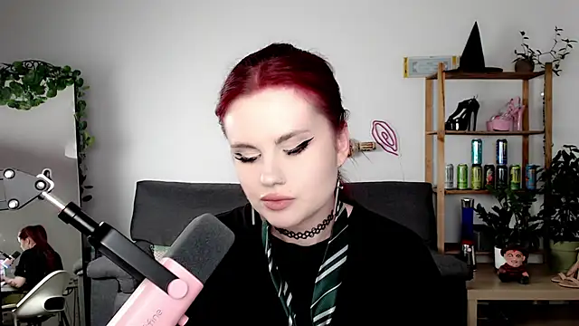 Snapshot of Della_Ideal chatting on September 2025 06:42:01 PM Della Ideal online show from September 2025 06:42:01 PM