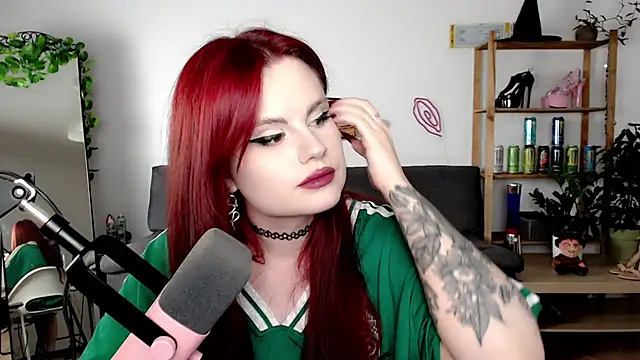 Snapshot of Della_Ideal chatting on September 2025 04:31:02 PM Della Ideal online show from September 2025 04:31:02 PM