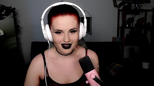 Snapshot of Della_Ideal chatting on November 2025 06:07:01 PM Della Ideal online show from November 2025 06:07:01 PM