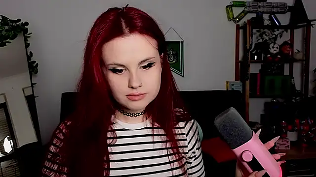 Snapshot of Della_Ideal chatting on November 2025 06:07:02 PM Della Ideal online show from November 2025 06:07:02 PM