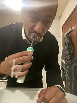 Snapshot of rogerdik76 chatting on January 2026 06:30:02 AM rogerdik76 online show from January 2026 06:30:02 AM