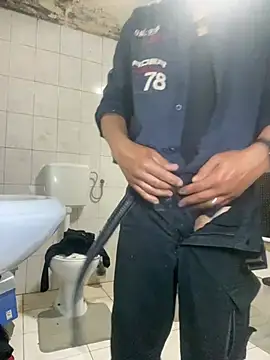 rogerdik76 online show from April 2026 08:22:01 PM