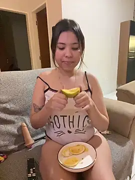 Snapshot of KiaraCut chatting on April 2026 03:07:01 AM KiaraCut online show from April 2026 03:07:01 AM