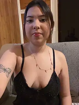 Snapshot of KiaraCut chatting on April 2026 10:09:02 PM KiaraCut online show from April 2026 10:09:02 PM